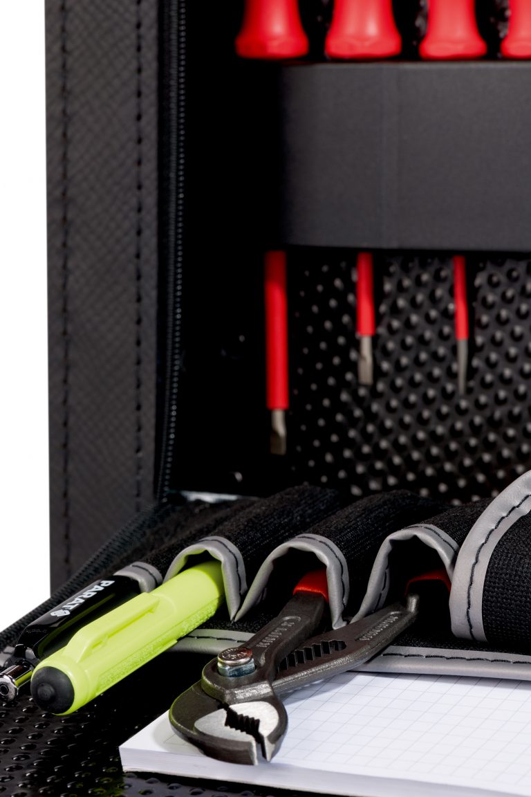 PARAT BASIC Tool Softbag S | Robuste Werkzeugtasche für Elektriker & Handwerker | Kompakte Tool Bag mit Schultergurt & Tragegriff | Kompakte Werkzeugtasche mit 21 Fächern & Reißverschlusstasche